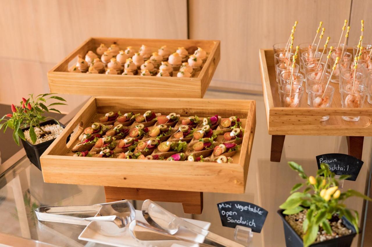 Courtyard By Marriott Colombo Hotel Bagian luar foto