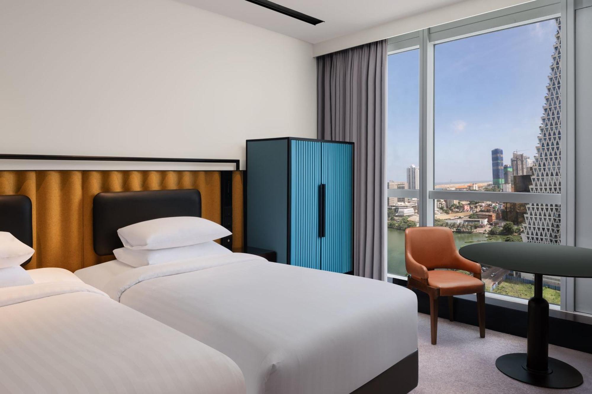 Courtyard By Marriott Colombo Hotel Bagian luar foto